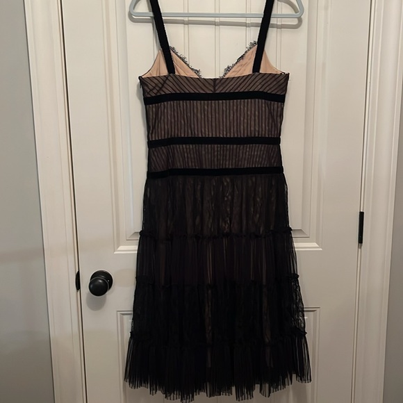 EUC BCBG lace black dress size 10 - Picture 4 of 5